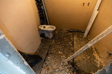 翻新房屋 公寓翻修厕所碗和装修马桶高清图片