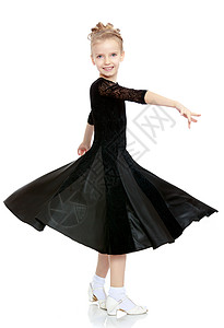 穿黑裙子的美丽的小舞者芭蕾舞演员班级孩子们短裙工作室戏服幼儿园孩子公主背景图片