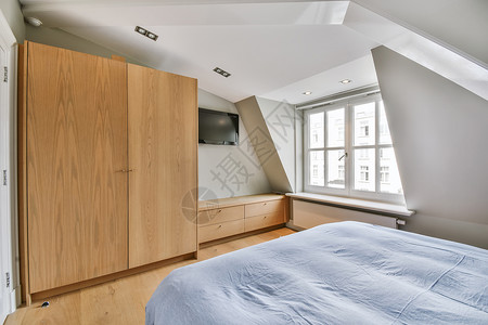 床间有一张大软床建筑学风格公寓财富建筑装饰住宅财产房子奢华背景图片