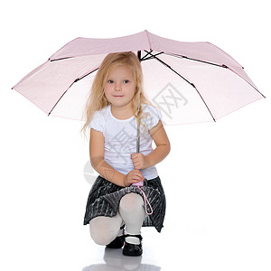 儿插小女孩小女孩在伞下女儿幸福雨衣工作室微笑家庭喜悦孩子童年太阳背景