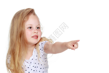小女孩在露出一只手指女性广告白色教育展示孩子手势工作室乐趣营销背景图片