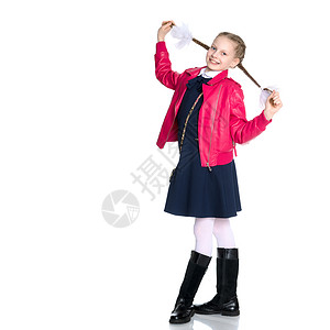 小女孩拉着自己的猪尾巴广告金发女郎童年化妆品幸福孩子手势情绪裙子喜悦背景图片