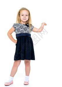 小女孩在露出一只手指白色孩子童年微笑广告乐趣教育手势女性展示背景图片