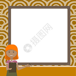 向老师问好女士绘图站着拿着剪贴板向团队提出新想法 使用木板为学生展示新技术计算机创造力框架教育图形孩子成人办公室课堂商务设计图片