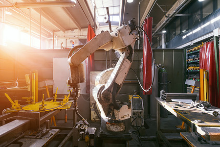 自动焊接机器人机械臂正在现代汽车零件工厂工作 单位 千兆赫火花手臂维修数控安全生产高科技界面控制电子产品未来高清图片素材