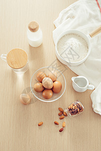 食谱成分 鸡蛋 面粉 牛奶 杏仁 白底香蕉厨房面包美食烘烤棕色糕点玻璃菜单白色木头背景图片