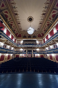 戏剧剧院歌剧窗帘红色喜剧电影观众展示天鹅绒音乐会建筑学背景图片
