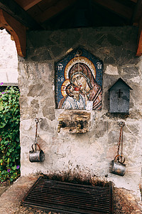 教堂图标圣殿石墙上的圣母和儿女的摩西神像背景
