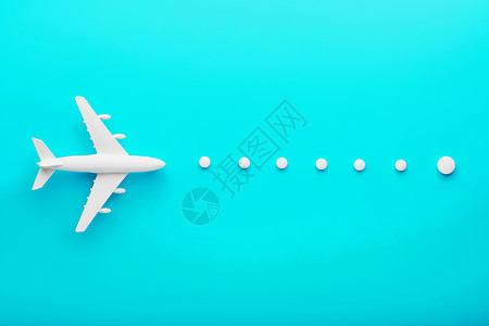 白色的飞机在蓝色背景上 从白色点沿路线灵活和顺畅地飞行到白点喷射空气翅膀货物天线机器引擎航空衬垫速度背景