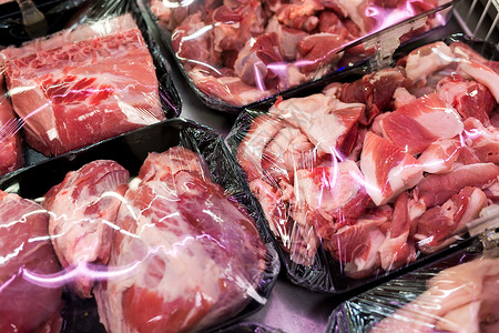 超市的新鲜鲜肉 牛肉或猪肉图片素材