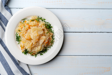 木制桌上美味的炖菜卷心菜食物饮食蔬菜产品美食洋葱盘子沙拉熟的高清图片素材