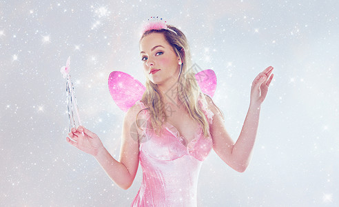 幻想魔法世界将魔法带给你的世界 一个穿着粉红色的可爱仙女的光芒背景
