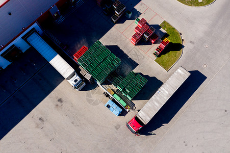 装货舱 工业建筑 后勤空中观察技术陆地太阳能板汽车货物轮毂运输工业区仓库摄影背景图片