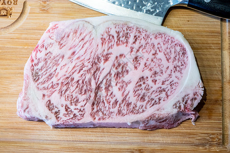 寿字花纹甲5型Wagyu A5型牛肉的许多部分含有高分辨率浮标纹理花纹屠夫厨师炙烤烧烤生肉餐厅盘子牛肉美食背景