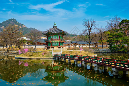 宝塔香韩国人人工湖高清图片