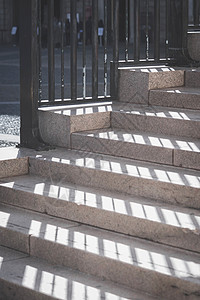 太阳的楼梯上有灰色阴影 工业技术概念 (掌声)背景图片