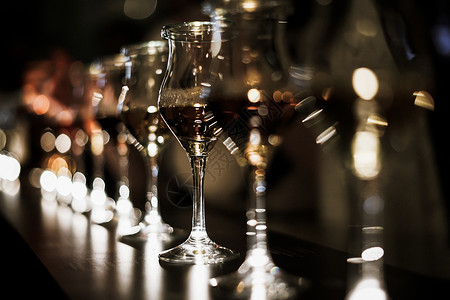 时尚葡萄酒杯图像水面厨房酒吧酒精餐厅成人住宅饮料白酒百货背景图片