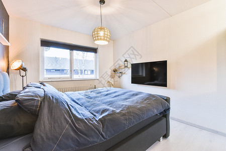 现代卧室室内地面寝具装饰电视玻璃房间枕头花瓶建筑学公寓背景图片
