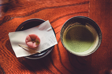 日式桌上放的美田和日本甜食品烹饪玻璃绿色绿茶风格时间小吃茶具点心甜点背景图片