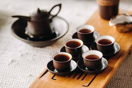 准备和一家大公司举行茶茶仪式浓茶开水传统文化杯子茶杯陶瓷植物茶壶太阳神背景图片