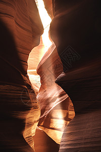 亚利桑那阳光恒星峡谷中的光线墙壁日光岩石旅行射线峡谷阳光游客旅游羚羊背景