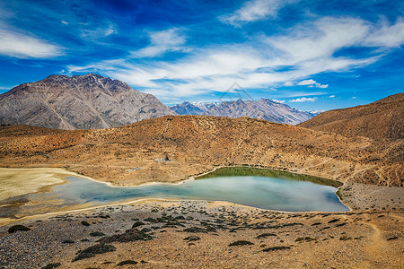 喜马拉雅山的Dhankar湖高山风景山脉湖泊背景图片