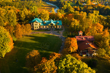 golden白俄罗斯明斯克Lohitsky公园秋天风景 Golden秋季航班旅行文化建筑黄叶公园历史房子树木地标背景