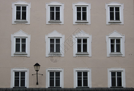 萨尔茨堡的古典风格外表极简主义者路灯几何学建筑学背景图片