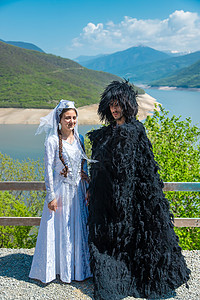 一个格鲁吉亚男人和一个戴帽子的女人 有选择性的专注旅行衣服戏服音乐毛皮文化女士横幅民间裙子你的高清图片素材