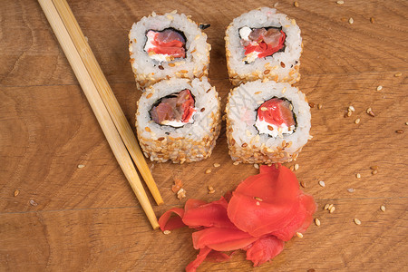 寿司卷在木板上 好吃的食物芝麻美食盘子饮食午餐蔬菜美味厨房鱼片小吃海鲜高清图片素材