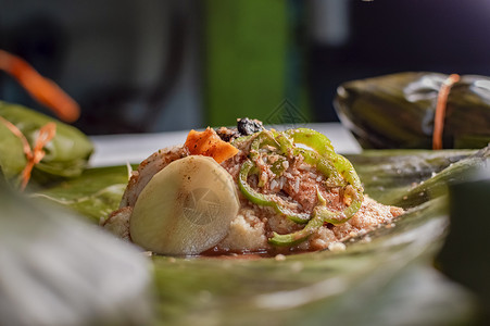 nacatamal 的制备 尼加拉瓜 nacatamal 的详细阐述食品食物美食早餐叶子蒸肉玉米烹饪催产素盘子背景图片