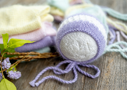 为新生儿编织幼苗手工怀孕棉布童年服装纺织品女孩衣服母性婴儿帽子高清图片素材