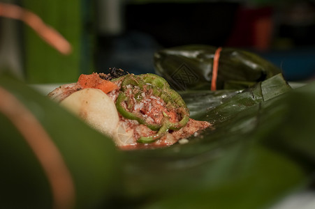 nacatamal 的制备 尼加拉瓜 nacatamal 的详细阐述玉米食品食物烹饪蒸肉盘子叶子催产素面包美食背景图片