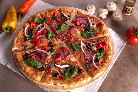 蔬菜比萨披萨切片升起美食香肠桌子木板蔬菜食物材料胡椒洋葱工作室背景