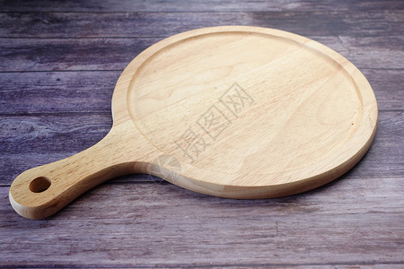 桌子上下方的木切板圆形圆圈木纹木板盘子乡村背景图片