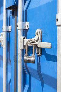 容器特写 带锁的蓝色货柜 货运成本增加的概念 带有文本位置的横幅仓库贮存进口港口海关商业出口码头船运后勤背景