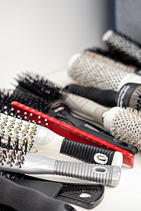 不同的梳子和梳子作品造型师服务发型师收藏理发师治疗沙龙护理刷子背景图片