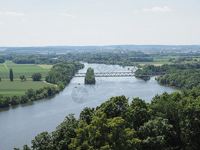 雷根斯堡多瑙斯陶夫多瑙河的景象爬坡联盟背景