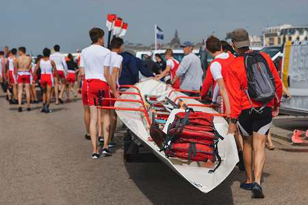 法国划船锦标赛 水上轮船和队高清图片