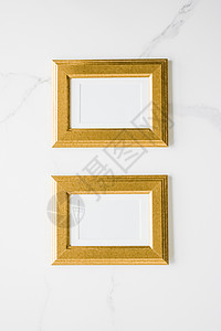 大理石上的金色相框 平面模型  装饰和模型平面概念打印平铺框架房间网店摄影照片小样艺术画廊背景图片