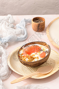 香荚兰酸奶加葡萄汁 面粉 香和蜂蜜玫瑰营养食品柚子饮食种子大理石椰子早餐台面背景
