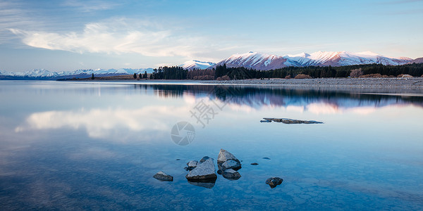 Tekapo湖日落湖山脉风景天空旅游爬坡环境旅行阳光日落远景背景图片