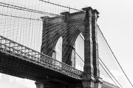 俯视纽约市灰度美国纽约曼哈顿布鲁克林大桥 黑色和白色摄影 美国背景