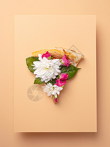 带披萨和鲜花的春花概念高架广告邀请函花瓣卡片营养问候语饮食食物玫瑰背景图片