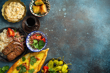 土耳其土族传统食物甜点送货家庭烧烤火鸡美食桌子餐厅午餐盘子背景图片