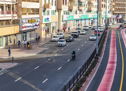 迪拜 阿联酋  2022年8月1日  该城市的旧城区 称为Bur Dubai汽车人群外籍基础设施旅行交通旅游人士街道运输背景