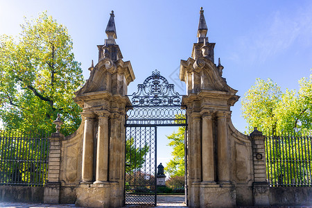 通往科英布拉大学植物园主门口背景