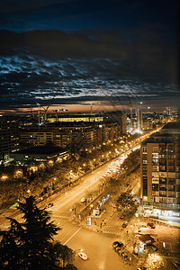 伯纳乌马德里市中心商业区的黎明最高视野背景