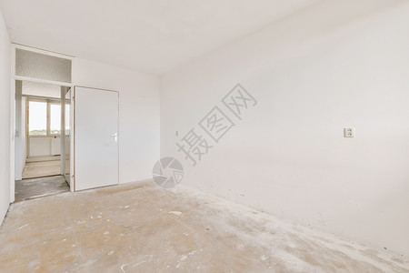 一个空房 有白墙和滑动门背景图片