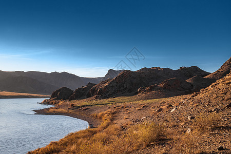 哈萨克斯坦阿拉木图地区伊犁河沿岸景观背景